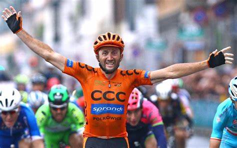 Tragedia nel ciclismo. Morto Davide Rebellin, aveva 51 anni: travolto in bici da un camion