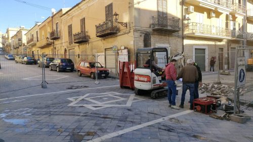 Delia. Iniziati i lavori di riqualificazione di parte dell’isola pedonale di via Petilia