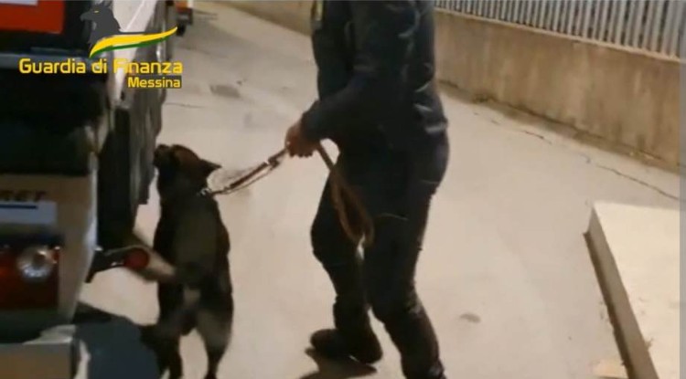 Venti chili di droga nel tir, a Messina arrestato dalla Guardia di Finanza autotraportatore gelese