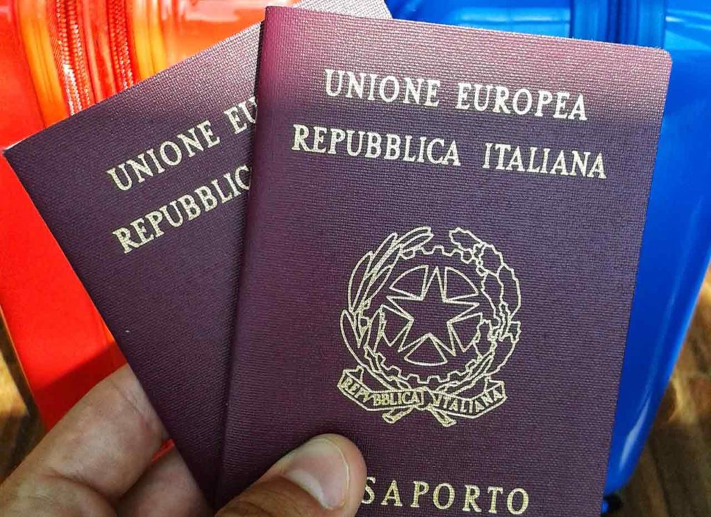 Passaporto: prima di presentarsi all’URP in Questura bisognerà prenotarsi online