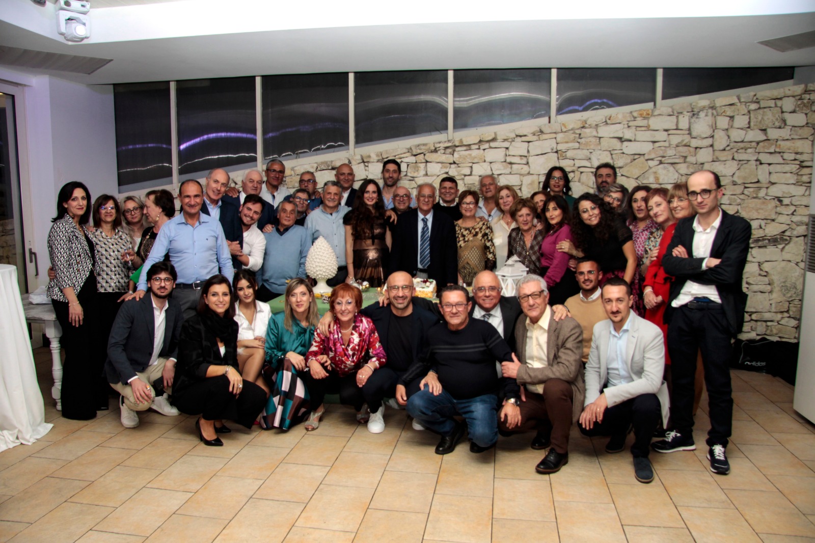 Mussomeli,  un esercito di ospedalieri del “M.I.Longo” ha festeggiato il pensionamento del dott. Carlo Dell’Utri