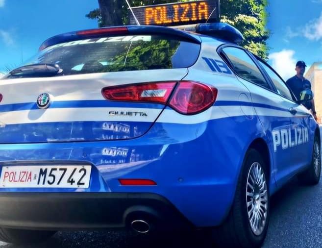 Sicilia, evade dai domiciliari per litigare con il fratello ed aggredisce i poliziotti: arrestato 37enne