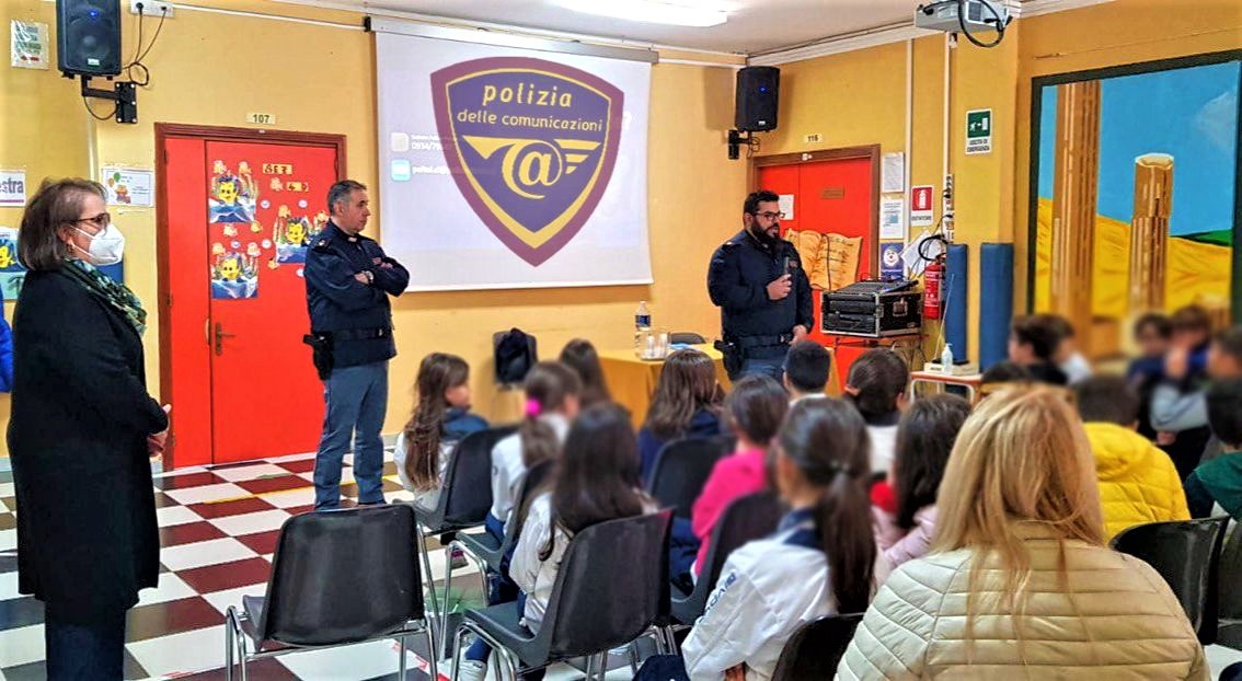 Caltanissetta. Gli agenti di Polizia Postale hanno incontrato gli alunni del Circolo didattico “Sciascia”