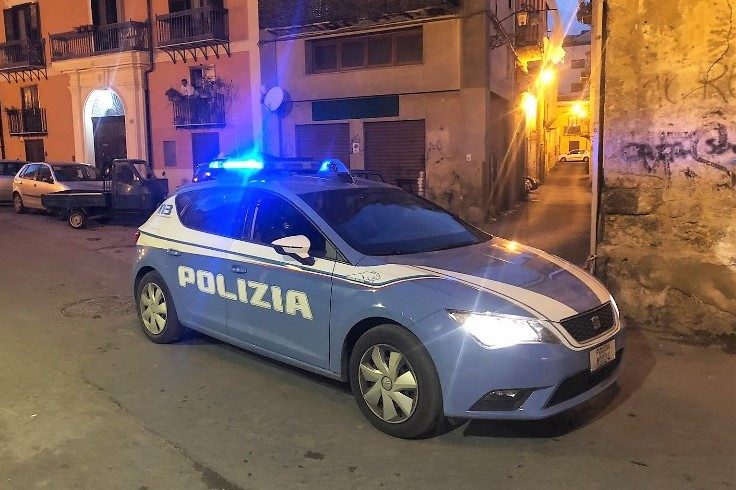 Sicilia, massaggi e sesso: polizia sequestra centro abusivo, denunciati due cinesi