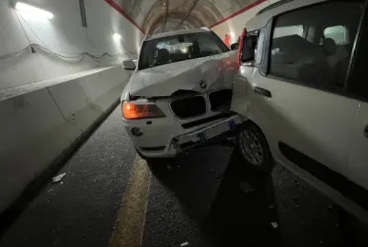 Caltanissetta, maxi incidente nella galleria “Papazzo”: i feriti trasportati al S.Elia