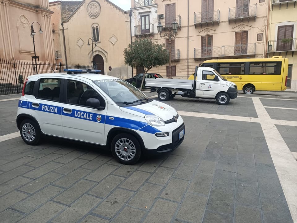 Vallelunga. Operativi i nuovi automezzi comunali. Presto sarà riavviato anche lo scuolabus