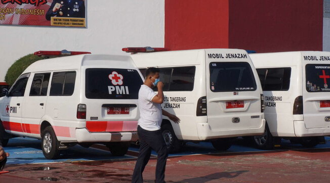 Indonesia, sciroppo per la tosse causa 200 morti tra i bambini: via alla class action dei familiari