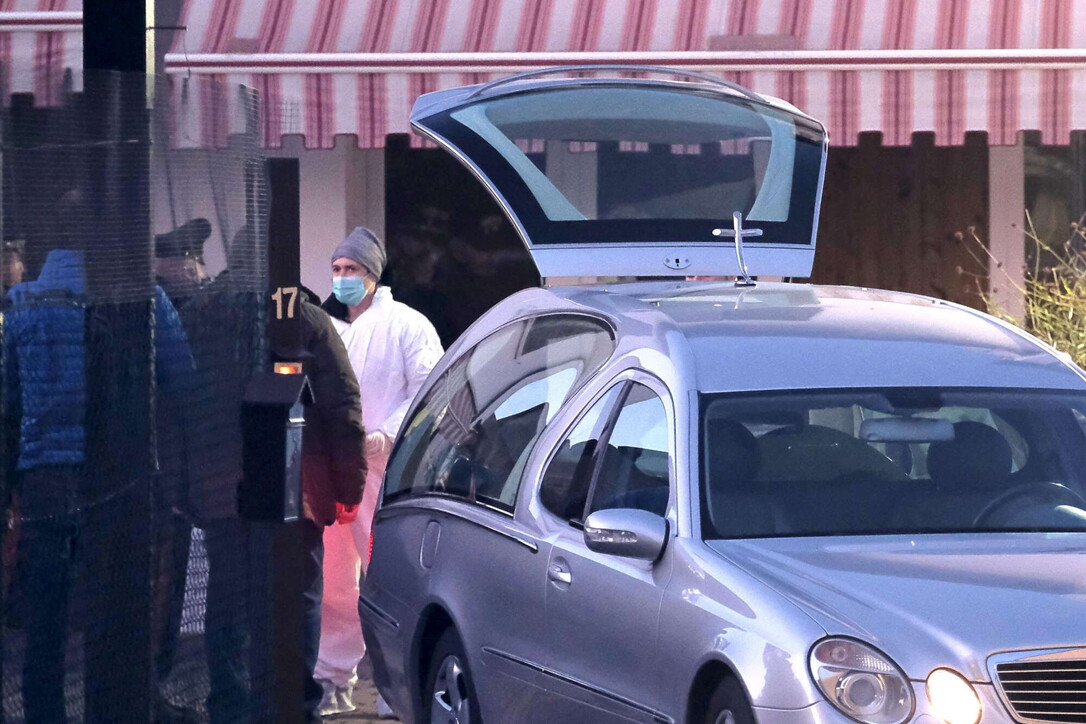 Italia, anziana trovata morta in casa: grave il marito, fermata la figlia maggiore