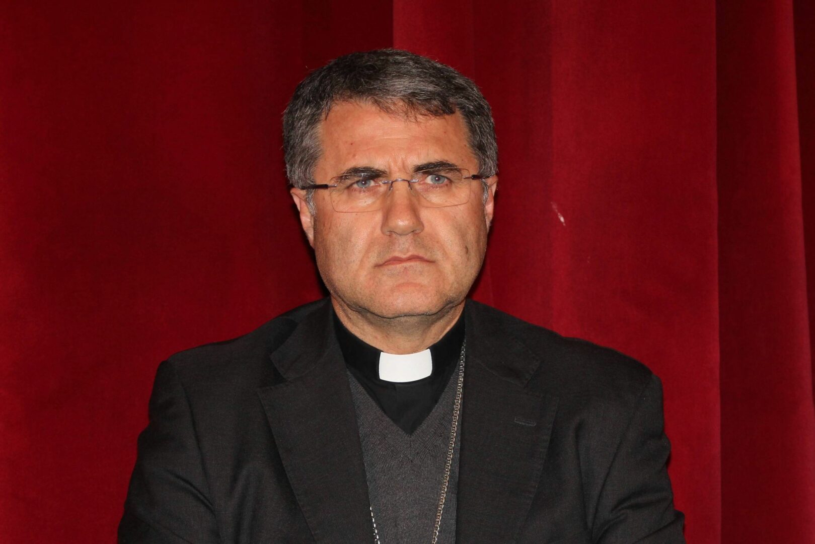 Vescovo di Palermo “I politici siano onesti e distanti dalla mafia”
