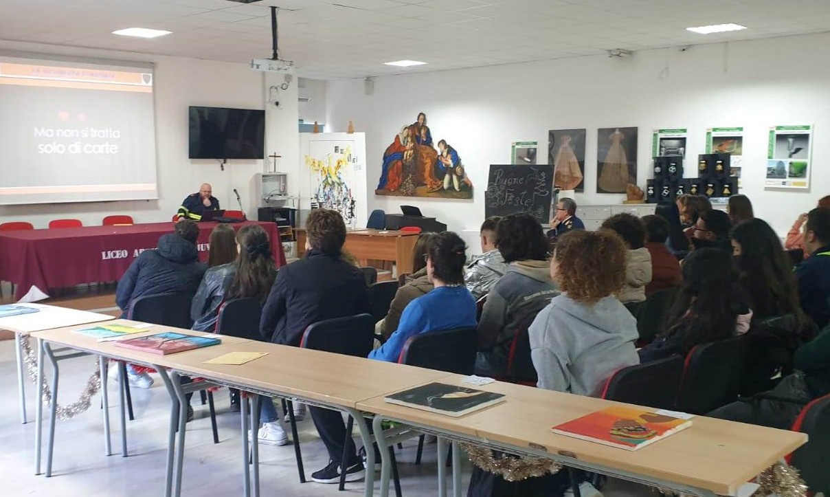 Caltanissetta, Polizia conclude quarto ciclo di incontri con scuole superiori sulla sicurezza stradale