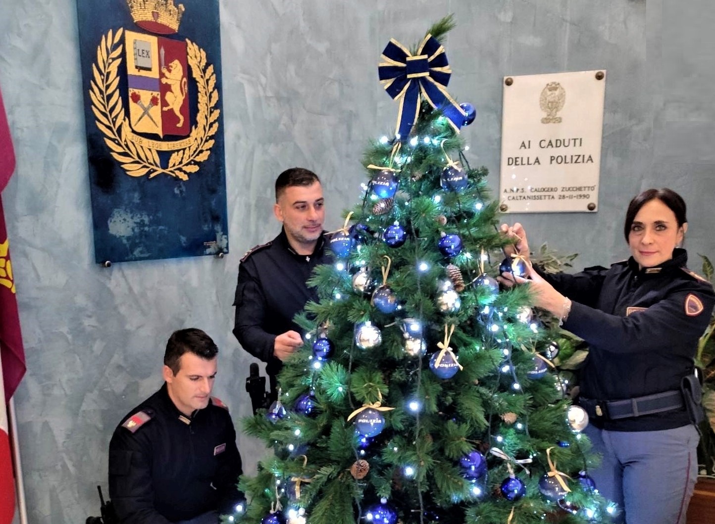Caltanissetta, Questura: addobbato l’albero di Natale