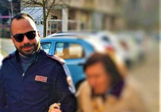 Caltanissetta, 80enne malata si smarrisce: “non ricordo dove abito”, agenti la ‘coccolano’ e rintracciano i familiari