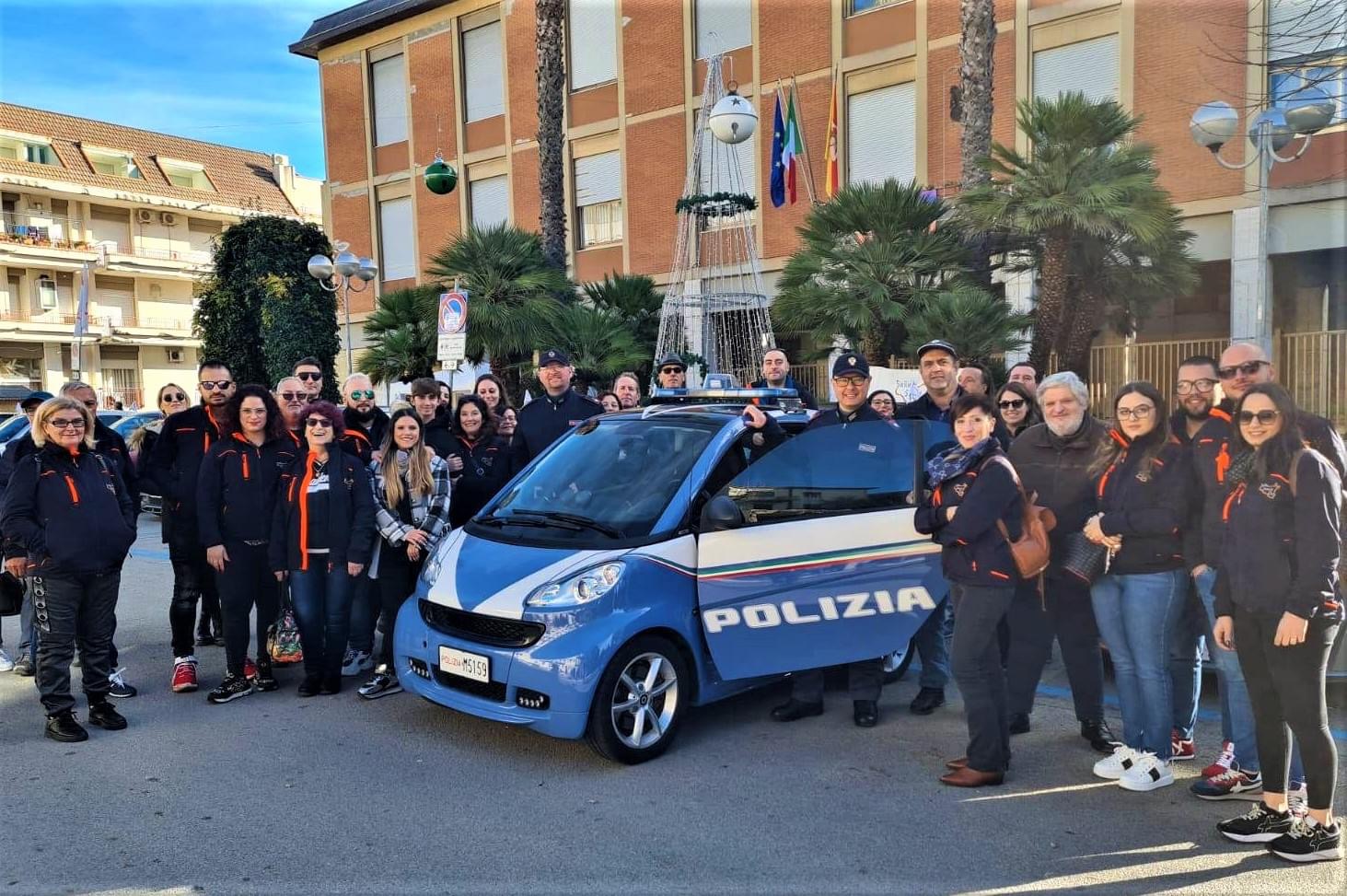 San Cataldo, raduno Smart: targa per la Polizia