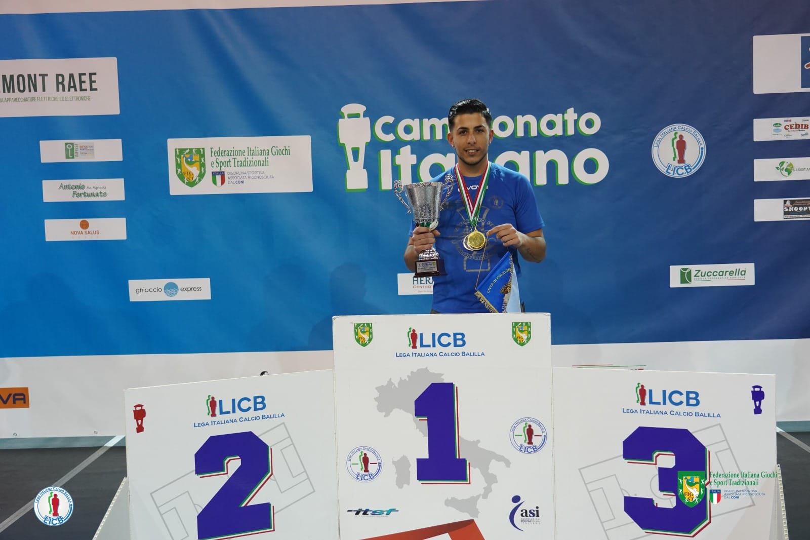 Calcio Balilla. Il nisseno Pietro Parello campione italiano Semi Pro, Pietro e Salvatore Parello campioni italiani Semi Pro di coppia