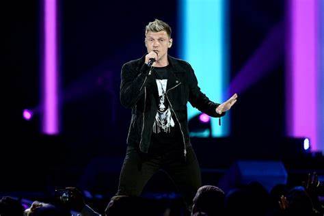 Donna denuncia per stupro Nick Carter, frontman Backstreet Boys: vicenda risale a 21 anni fa