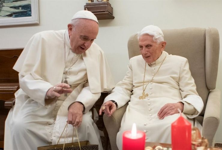 Papa Francesco: “Ratzinger è un santo, non ho toccato Statuto di emerito”