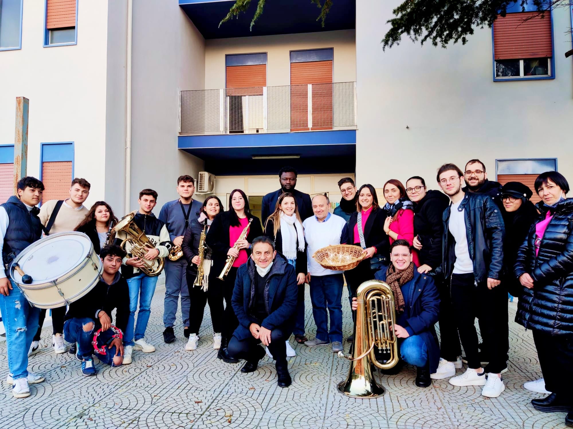 San Cataldo. L’Avvento Solidale dei giovani della Chiesa Madre con la visita ad ospiti Ospedale “Raimondi”