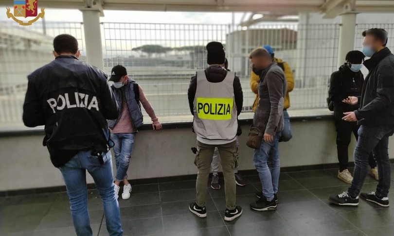 Italia, Polizia: in Italia boom di reati commessi da minorenni nel 2022… “generazione di fenomeni”. Aumentano anche le violenze sessuali (+16%)