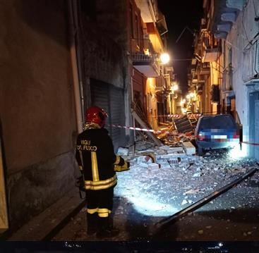 Sicilia, scoppia bombola di gas in appartamento: due feriti, uno in fin di vita