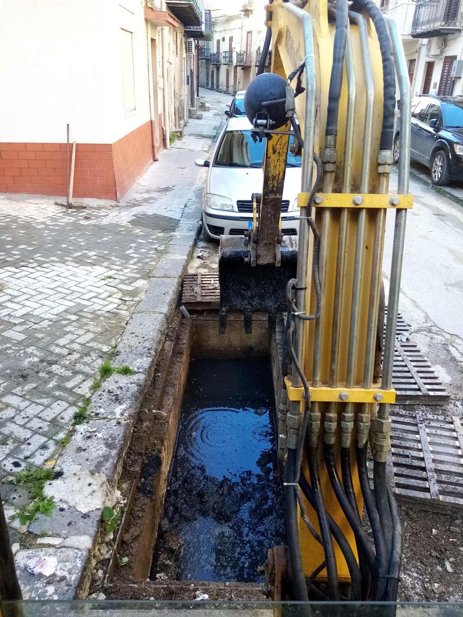 Campofranco. Ripuliti tombini e caditoie nel centro abitato