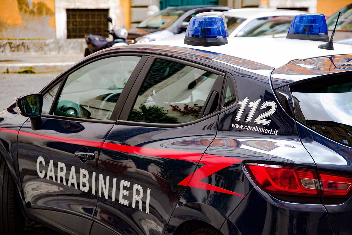 Picchia i genitori ultraottantenni, arrestato dai carabinieri