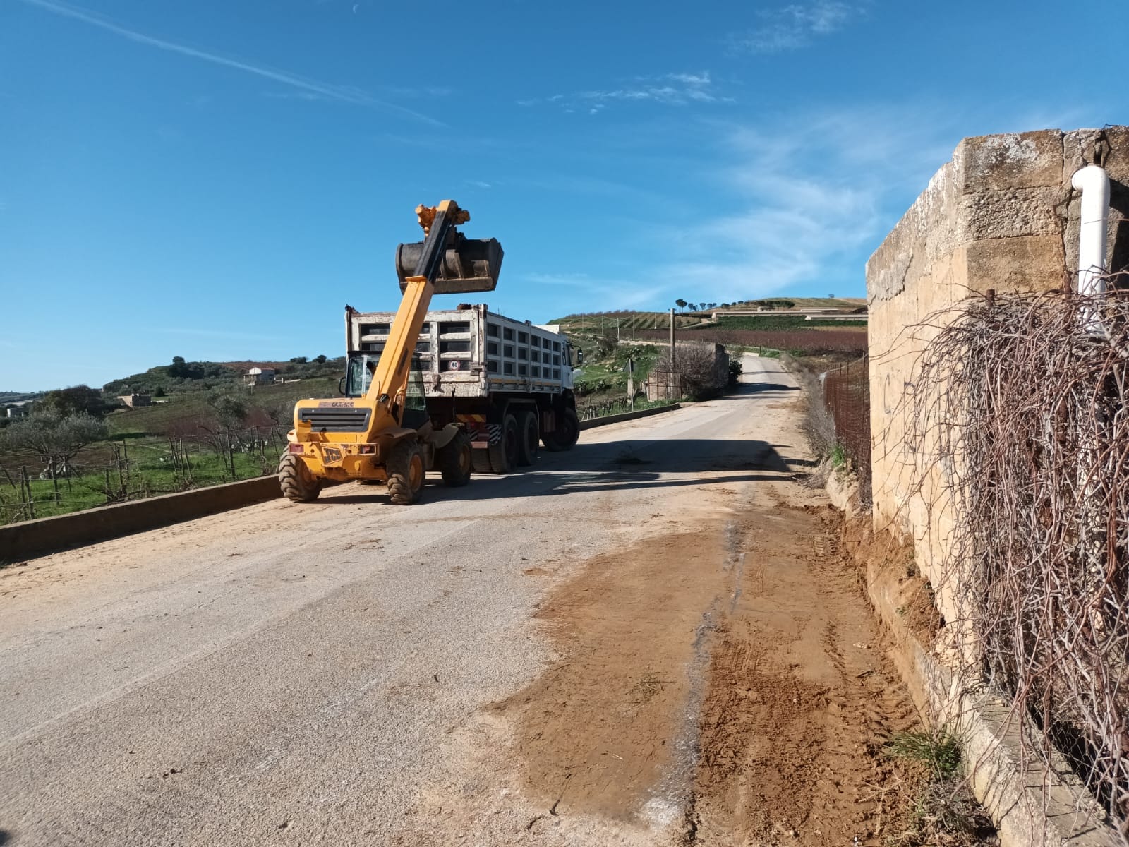 Delia. Proseguono lavori di messa in sicurezza e pulizia delle strade