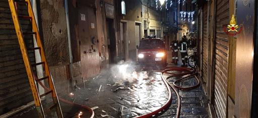 Italia, incendio in un albergo nei vicoli a Genova: 22 evacuati e 5 feriti