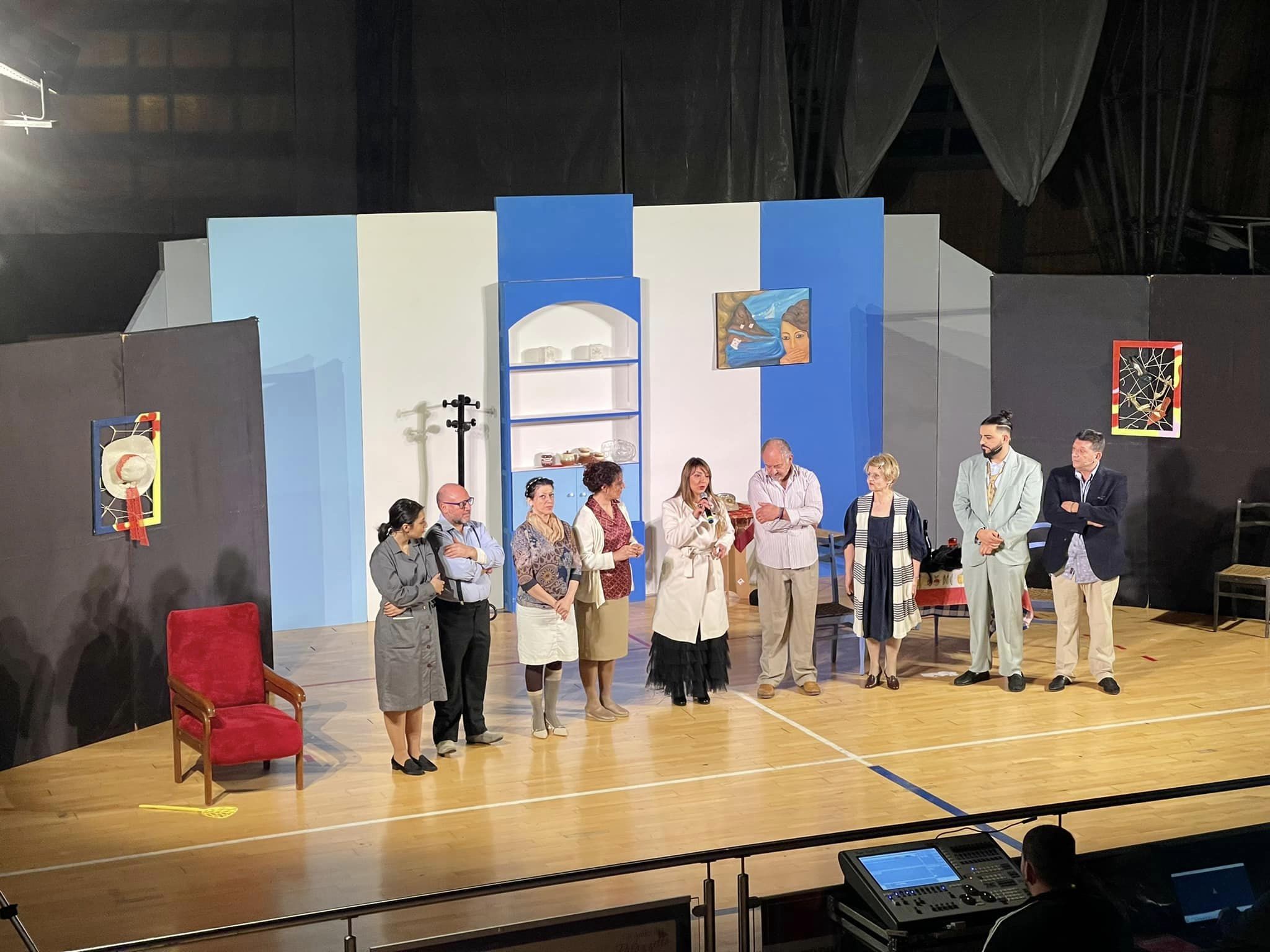 San Cataldo. Gran successo al Pala Sport Peppe Maira per la commedia “Ammuccia ammuccia ca tuttu pari”