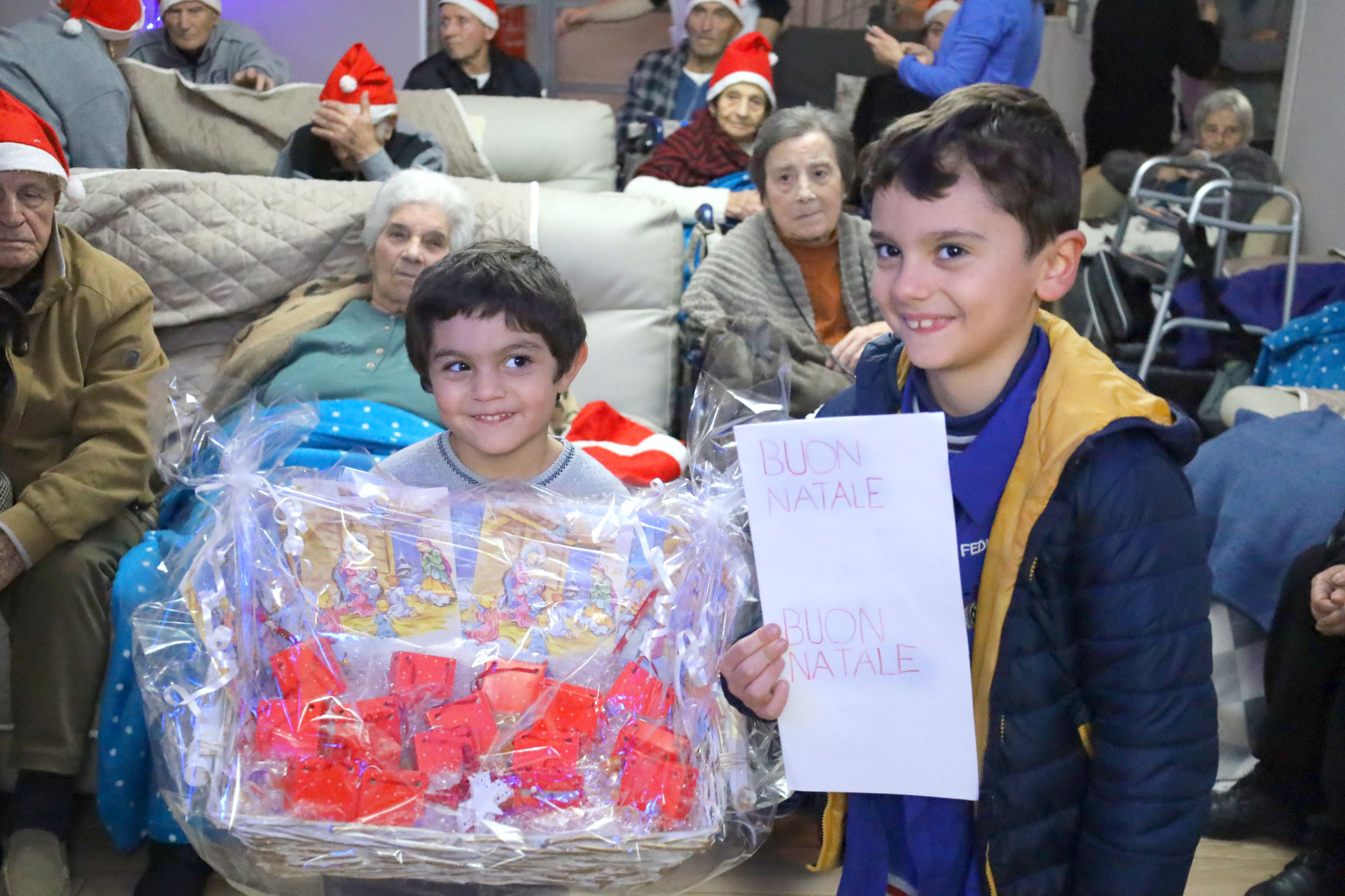 Caltanissetta, “nonnini” della Madre Teresa accolgono le letterine dei “nipotini sancataldesi”