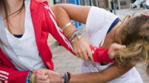 Sicilia, rissa tra due ragazze quindicenni: una ha il naso rotto