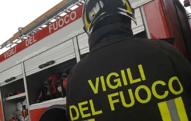 Autobus in fiamme nel catanese, autista mette in salvo i passeggeri
