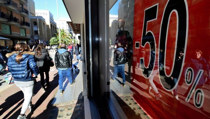Sicilia. Dal 2 gennaio iniziano i saldi invernali. Federconsumatori: “La regola d’oro dei saldi è monitorare prezzo di un bene prima degli sconti”