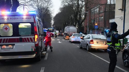 Travolge maestro in bicicletta e poi si reca a scuola a fare lezione: arrestata docente per omicidio stradale