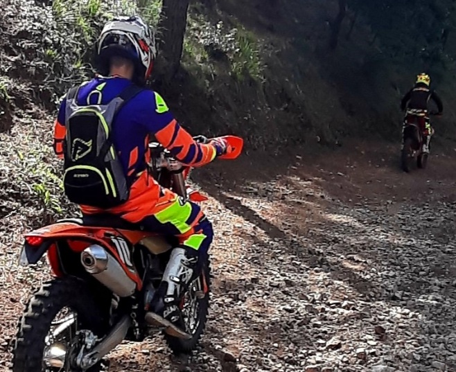 Sicilia, WWF contro i motociclisti nei parchi: “l’illegalità diffusa danneggia l’habitat naturale”