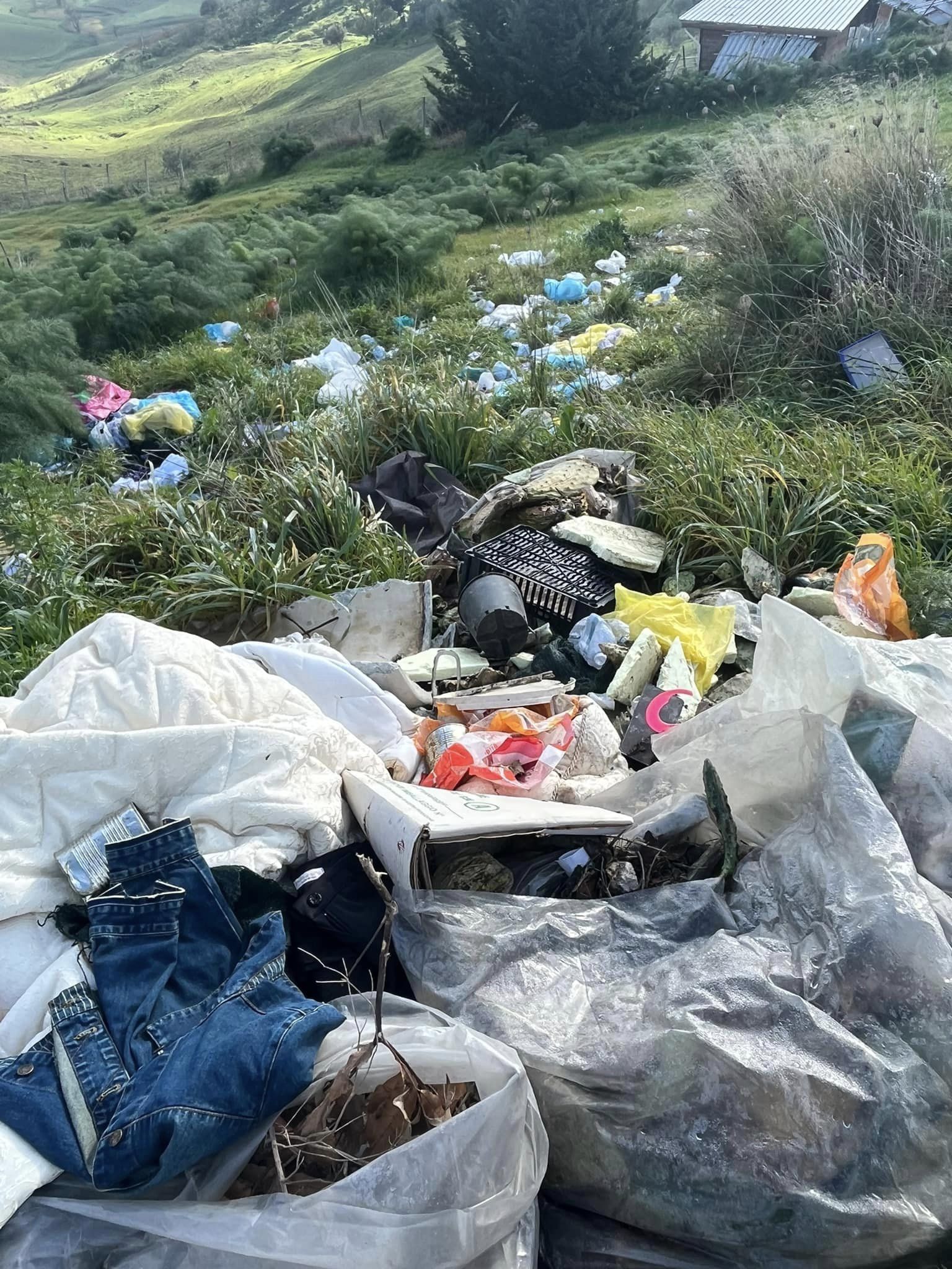 San Cataldo. Segnalato abbandono rifiuti nella prosecuzione di via Mimiani