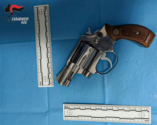 Mafia: trovata pistola nel covo di Messina Denaro