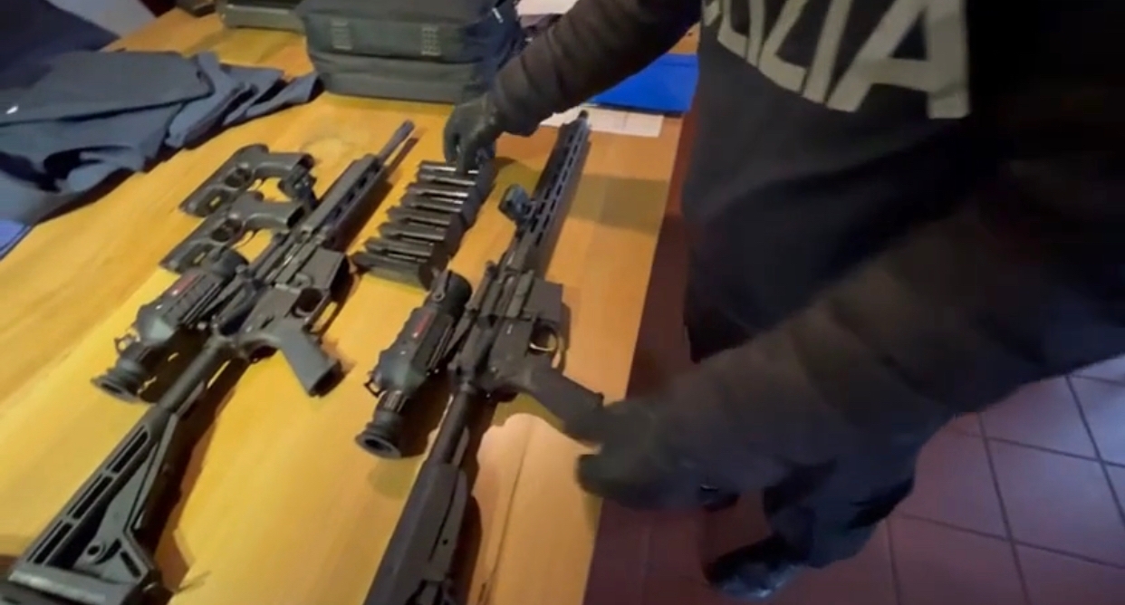 Identificati e denunciati dalla Polizia due promotori del gruppo no-vax “Guerrieri ViVi”, in fase di oscuramento loro canali in rete