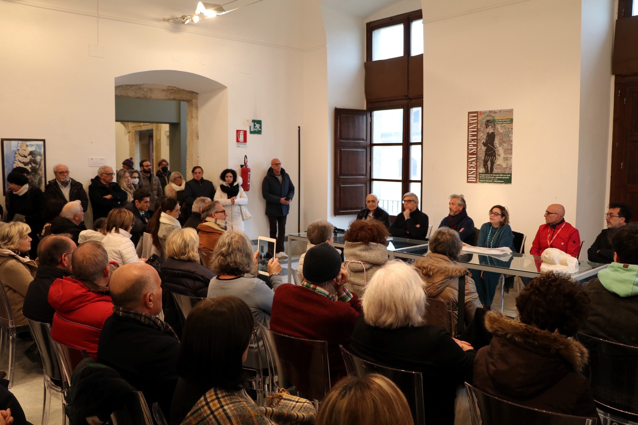 Caltanissetta, inaugurata “Disegni spettinati”, la mostra omaggio a Oscar Dell’Aira