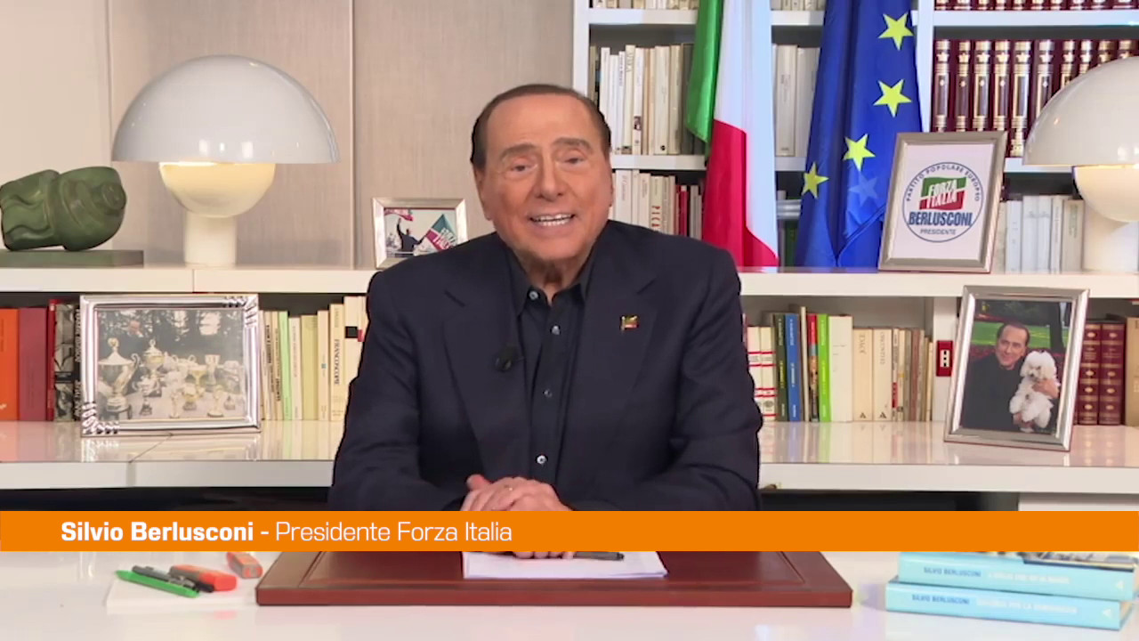 Lavoro, Berlusconi “Detassare i contratti dei giovani”