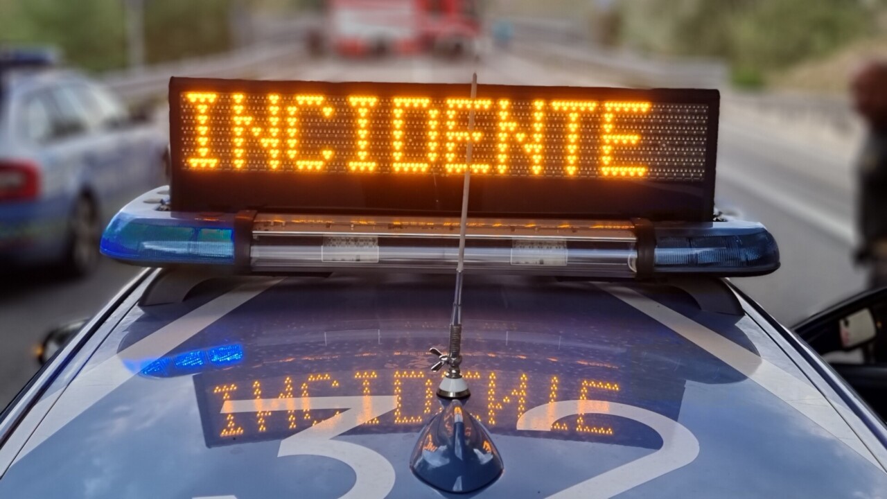 Sicilia Tragico Incidente Stradale Nel Catanese Morti 3 Agenti Di 