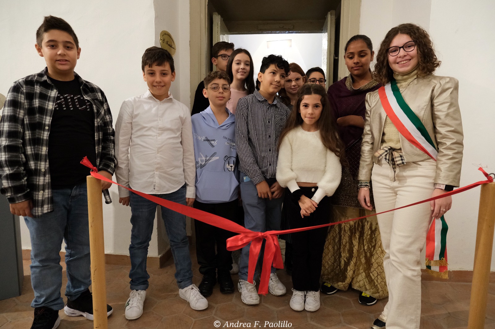 Caltanissetta in un click: il “consiglio comunale dei ragazzi” inaugura una mostra itinerante