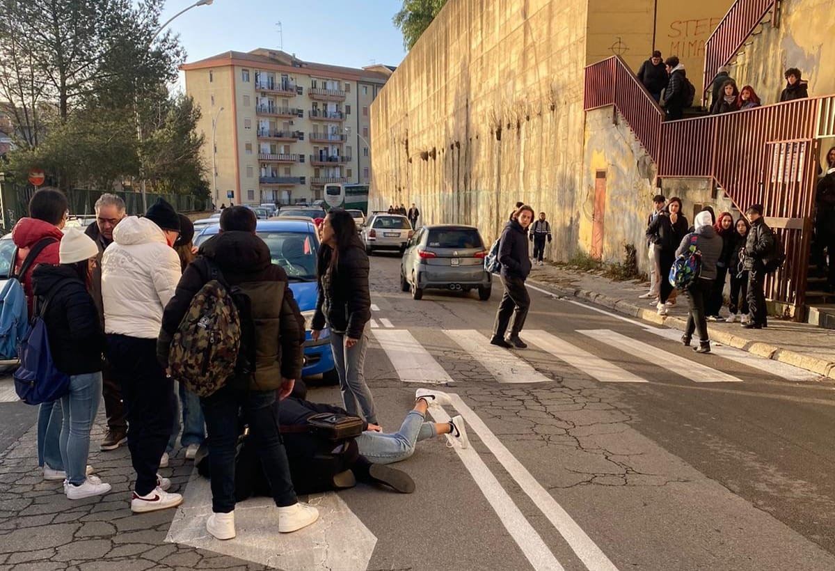Caltanissetta, studente investito in via Guastaferro mentre attraversava la strada per andare scuola