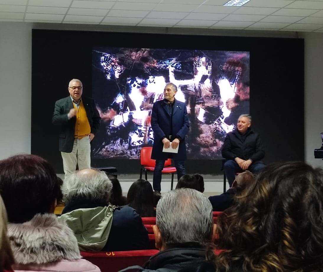 Riesi. Gran successo per la mostra dell’artista Marco Danese al Centro polivalente