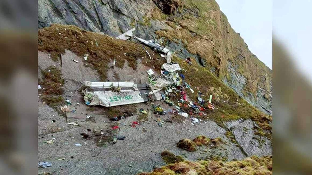 Nepal: precipita un aereo, almeno 40 i morti