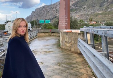 Messina Denaro, Meloni a Palermo reso omaggio alla stele Strage di Capaci: “Detto in procura che Italia fiera di loro”