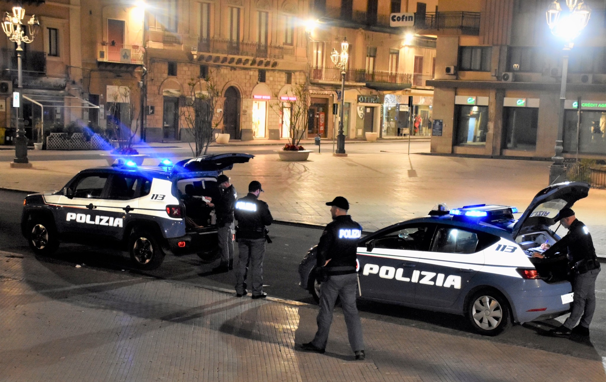 Caltanissetta. Controlli in Provincia della Polizia di Stato: denunciate 17 persone, perquisizioni e sequestro di cocaina