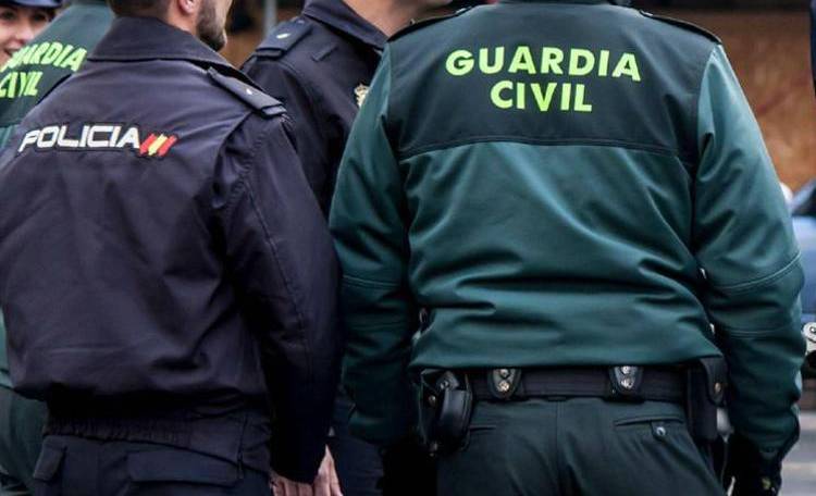 In Spagna uomo armato di katana fa irruzione in due chiese: il bilancio è di un morto e 4 feriti. Si indaga per terrorismo