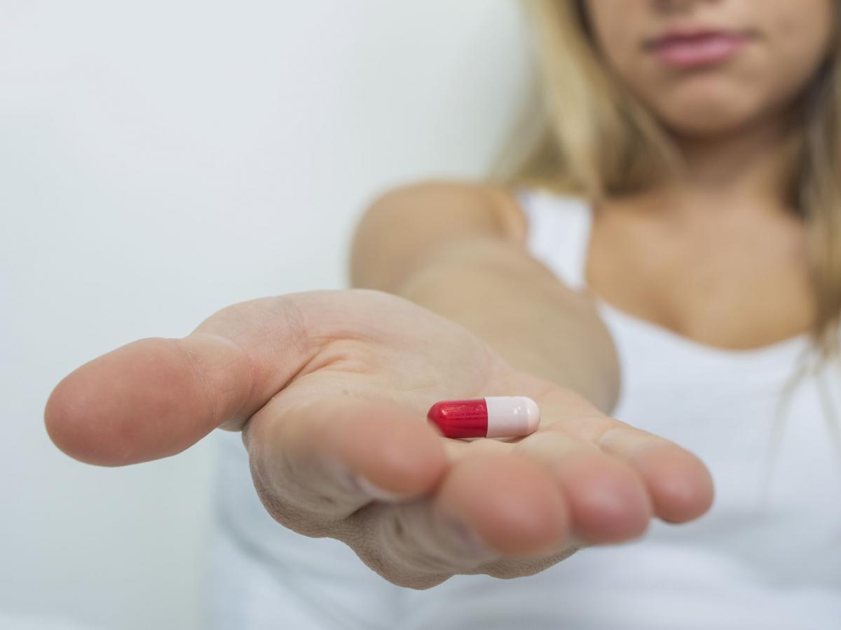 Salute, scatta l’allarme: boom di psicofarmaci tra i ragazzi per “sballarsi”