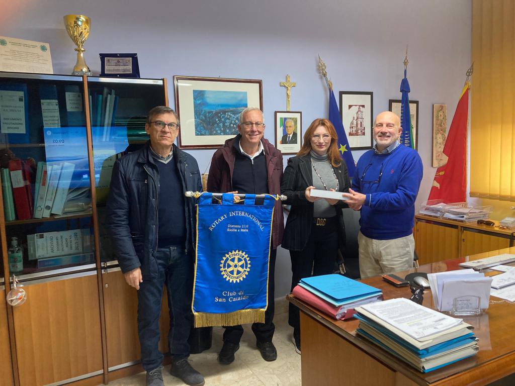San Cataldo. Donati dal Rotary Club a scuole cittadine tablet per studenti di famiglie meno abbienti