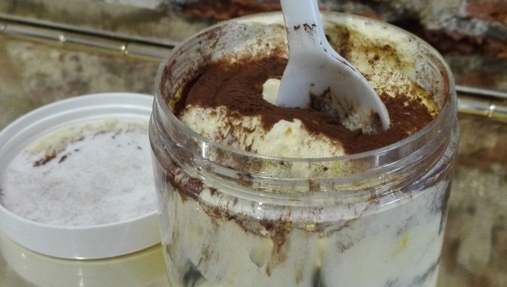 Morta ventenne con ipersensibilità allergica dopo aver mangiato tiramisù contenente tracce di latte